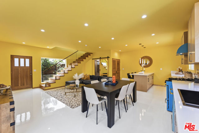 17660 Martha Street, Encino CA: https://media.crmls.org/mediaz/827a4d9f-4fd3-4a04-a3f6-ff5db12f2417.jpg