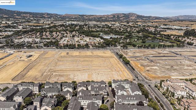 3730 Whitworth Dr, Dublin CA: https://media.crmls.org/mediaz/827a78fa-a60b-49b1-ae92-d7fe8896d724.jpg