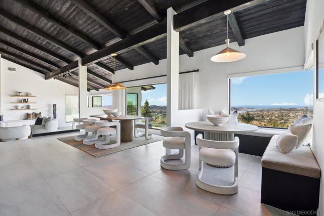 7117 Obelisco Cir, Carlsbad CA: https://media.crmls.org/mediaz/827adcd7-3899-439b-bb0c-39c63e0c9ef1.jpg