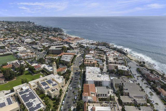 356 Prospect Street, La Jolla CA: https://media.crmls.org/mediaz/827b1b0d-c7bc-46be-af57-5eb667e14447.jpg