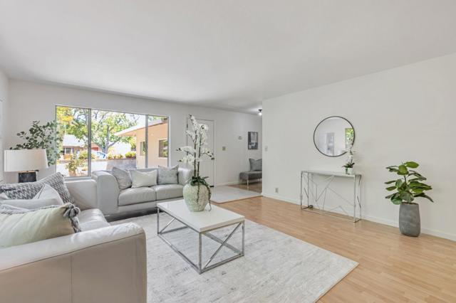 3210 South Court, Palo Alto CA: https://media.crmls.org/mediaz/827b533b-23cb-4bde-9d92-03bc7a94c305.jpg
