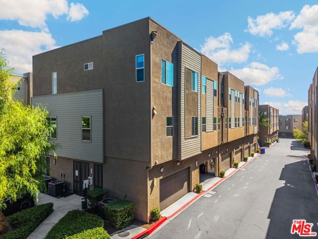 746 Farrier Way, Upland CA: https://media.crmls.org/mediaz/827b5970-4c7b-4b39-9edb-fa185eccc278.jpg