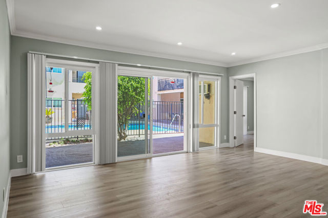11860 Chandler Boulevard, Valley Village CA: https://media.crmls.org/mediaz/827b8ebe-8762-41c8-bd4a-1b366c2e9823.jpg