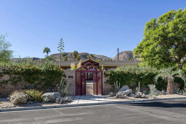 67931 Valley Vista Drive, Cathedral City CA: https://media.crmls.org/mediaz/827bd270-c56a-4632-8338-e664c8c87147.jpg