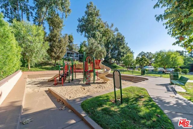 23777 Mulholland Highway, Calabasas CA: https://media.crmls.org/mediaz/827daa91-5076-4d6d-8145-629a7173cd40.jpg
