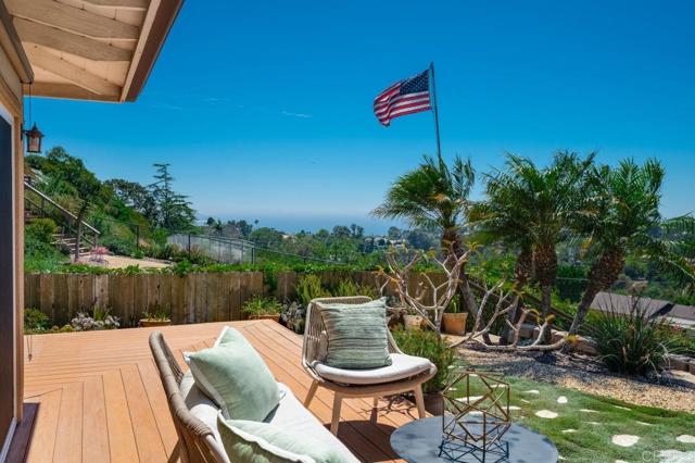 Detail Gallery Image 2 of 75 For 6301 Castejon Dr, La Jolla,  CA 92037 - 4 Beds | 3 Baths