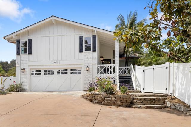 582 Rancho Santa Fe Rd, Encinitas CA: https://media.crmls.org/mediaz/827e00a5-1ce5-4dee-86a0-36870e9467b3.jpg