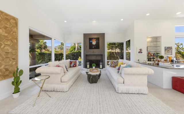 73042 Galleria Court, Palm Desert CA: https://media.crmls.org/mediaz/827e83bf-440c-4afc-849b-2e73b08aad5e.jpg