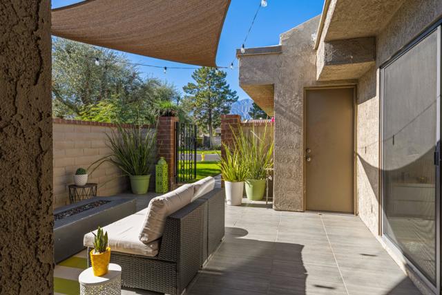 2910 Calle Loreto, Palm Springs CA: https://media.crmls.org/mediaz/827e8e11-ba65-4916-9072-a717eb2557a8.jpg