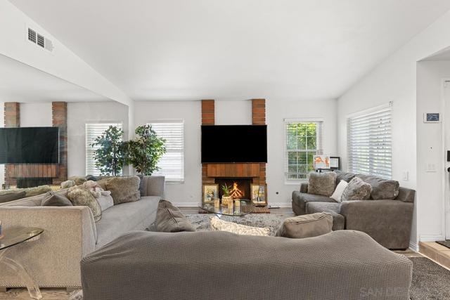 2412 Teaberry Glen, Escondido CA: https://media.crmls.org/mediaz/827fff5e-a9e6-49c5-a534-824c43672981.jpg