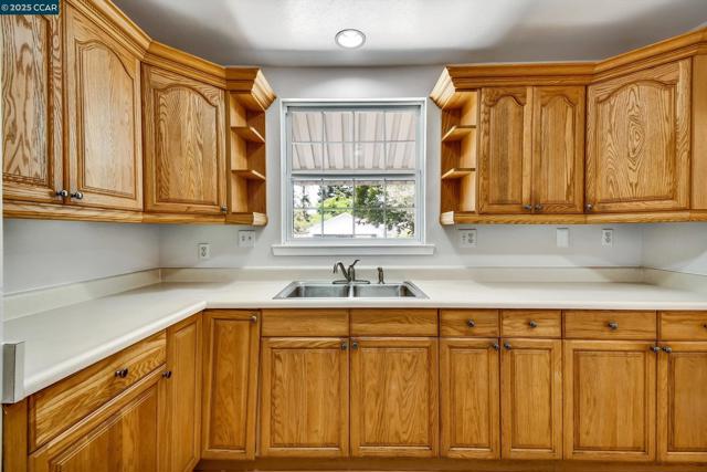 973 Paradise Blvd, Hayward CA: https://media.crmls.org/mediaz/82801d6f-a87d-4165-a2ef-d7d4c1eb6aed.jpg