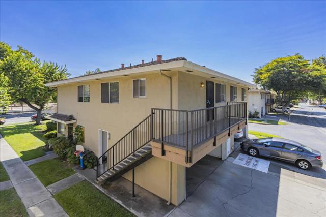 825 N Capitol Avenue, San Jose CA: https://media.crmls.org/mediaz/8280e777-14c4-464c-9fd5-30b4ef581188.jpg