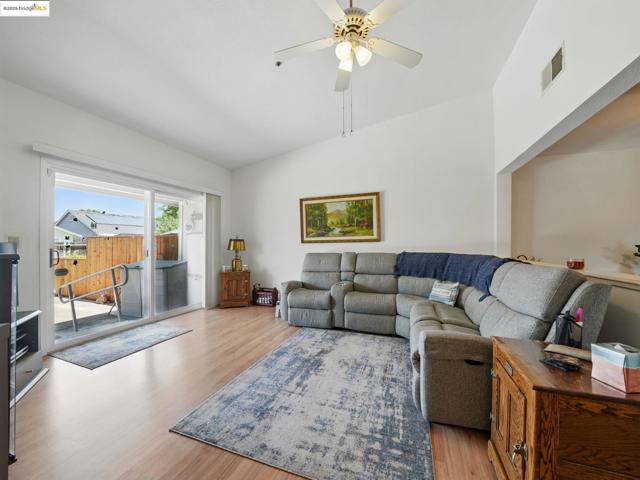 177 Bryce Way, Vacaville CA: https://media.crmls.org/mediaz/8281122d-659a-4e6b-a4dd-8a6227c948ad.jpg