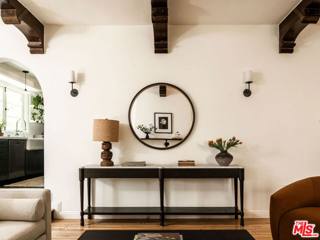 2248 Kenilworth Avenue, Los Angeles CA: https://media.crmls.org/mediaz/8281730f-5d9c-4289-92d5-3619c6d9e69a.jpg
