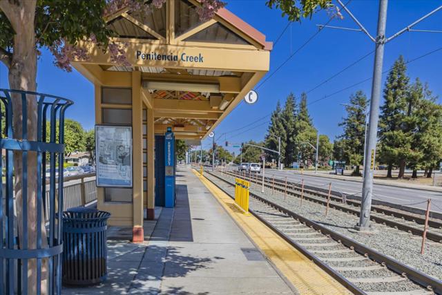 825 N Capitol Avenue, San Jose CA: https://media.crmls.org/mediaz/82822354-25ad-4414-a86c-2a097a34cc0e.jpg
