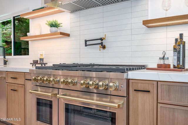 674 Lautrec Court, Thousand Oaks CA: https://media.crmls.org/mediaz/82824f56-33bc-4911-a6d0-59dcee377f06.jpg