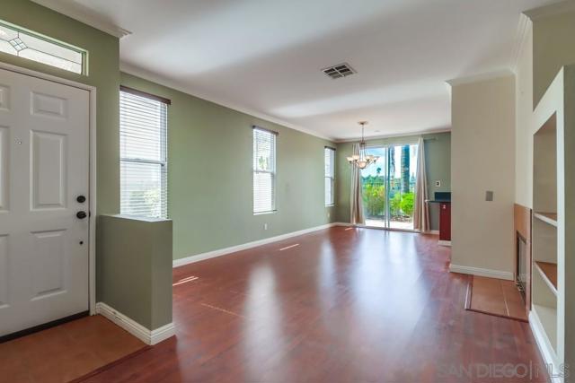 1270 El Cortez Ct, Chula Vista CA: https://media.crmls.org/mediaz/82829f96-748f-4306-bac5-46eaf65c7157.jpg