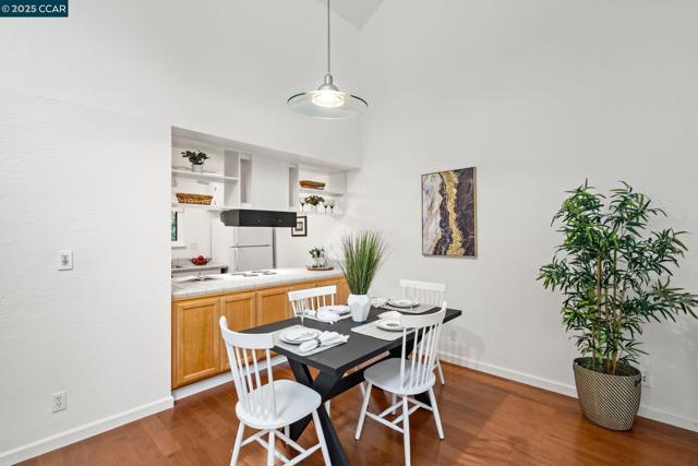 879 Camelback Pl, Pleasant Hill CA: https://media.crmls.org/mediaz/8282a2e3-2b64-4443-a861-a749759fefcf.jpg