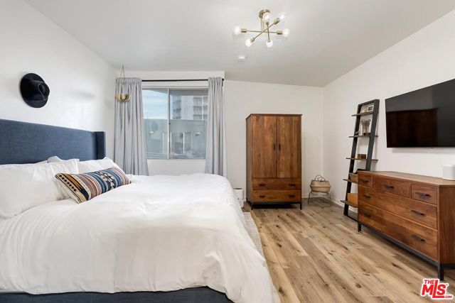 171 N Church Lane, Los Angeles CA: https://media.crmls.org/mediaz/8282da46-7dc2-4a19-a429-0156711e2d60.jpg