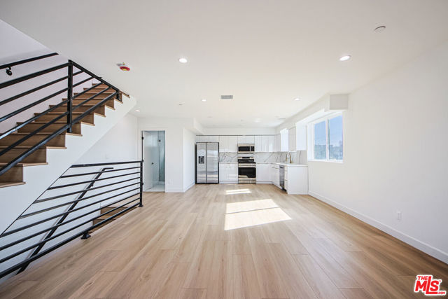 1636 Longwood Avenue, Los Angeles CA: https://media.crmls.org/mediaz/8282da84-ceef-4830-9922-e59e017509c4.jpg