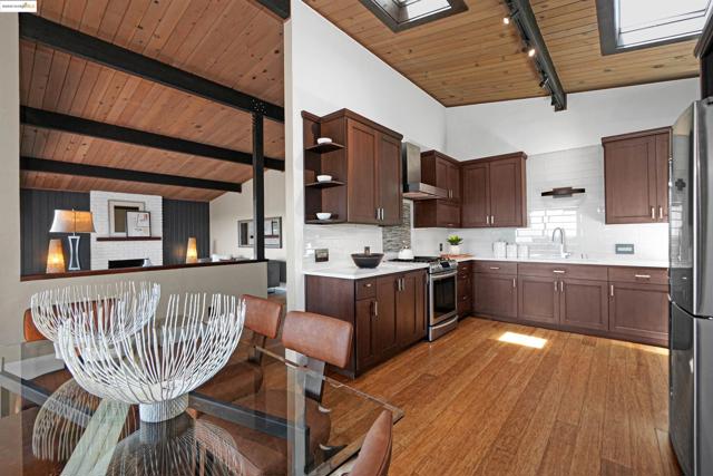 4329 Lawrence Dr, Castro Valley CA: https://media.crmls.org/mediaz/82832484-1e50-4f1c-aa7e-7c5860fb3cfa.jpg