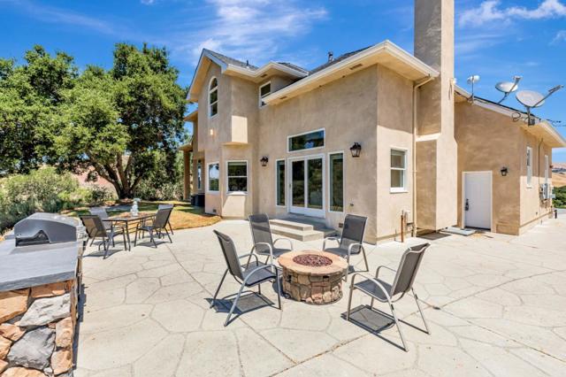28837 Underwood Road,  CA: https://media.crmls.org/mediaz/82833382-95c1-451c-85d2-537d86c81dc5.jpg