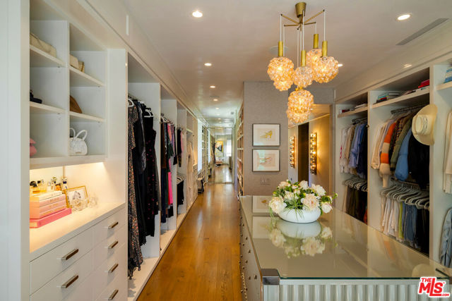 6 Bed Home for Sale in Los Angeles, California