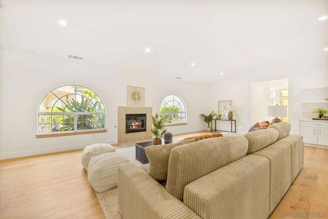 17601 Valle Verde, Poway CA: https://media.crmls.org/mediaz/828370f0-9490-4f6d-b334-5b44664caa96.jpg