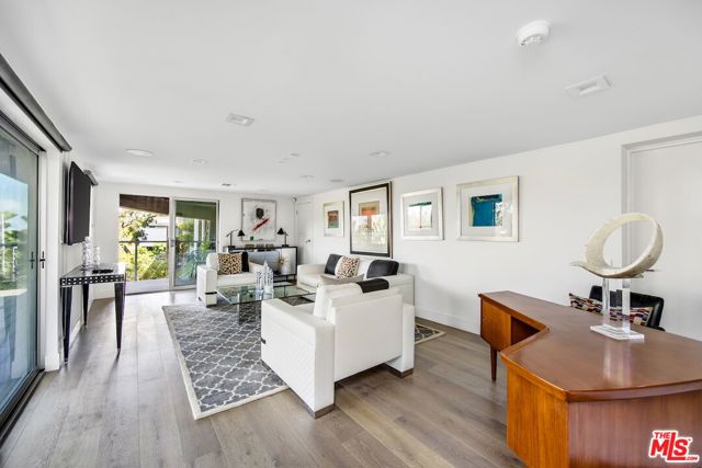 2600 Carman Crest Drive, Los Angeles CA: https://media.crmls.org/mediaz/82837c51-7e4f-4b41-8d81-ebb342953fa2.jpg