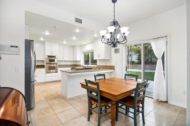 6823 Corintia St, Carlsbad CA: https://media.crmls.org/mediaz/8283b403-fca4-4309-be8a-37f06ec6f57b.jpg