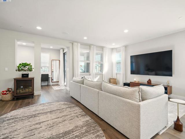 665 Sandalwood, Livermore CA: https://media.crmls.org/mediaz/8283fdc4-883a-4ba5-aa57-60072d8861d0.jpg