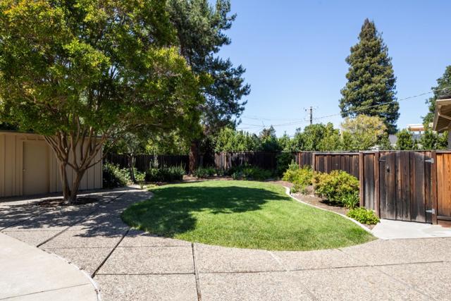 1850 White Oak Drive, Menlo Park CA: https://media.crmls.org/mediaz/8284053a-ed71-4f3e-b214-48bf7ecc43f7.jpg