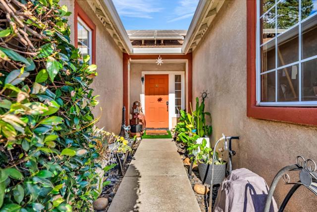 6370 Raspberry Court, Gilroy CA: https://media.crmls.org/mediaz/82843f1f-dcc4-499a-bdd8-0d25c3d6fb5c.jpg