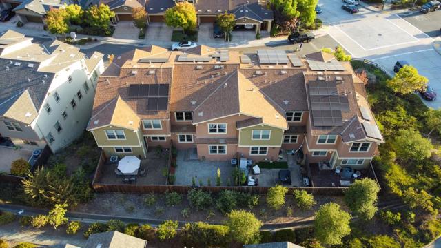 6264 Rocky Point Court, Oakland CA: https://media.crmls.org/mediaz/82847680-efaf-49b6-8cbe-62cad6320eb4.jpg