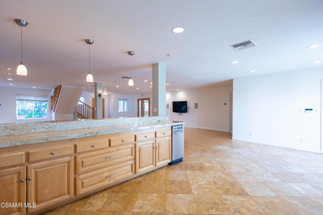 4539 Mammoth Avenue, Sherman Oaks CA: https://media.crmls.org/mediaz/82857d99-4e8f-4d19-971d-8742a002aa60.jpg