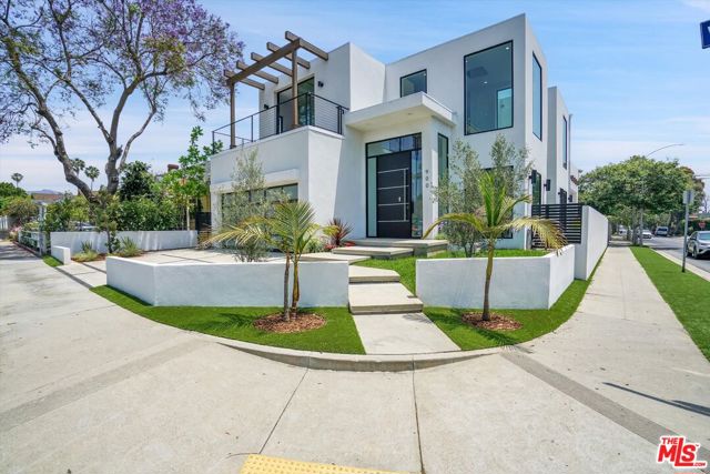 900 Vista Street, Los Angeles, California 90046, 5 Bedrooms Bedrooms, ,5 BathroomsBathrooms,Single Family Residence,For Sale,Vista,24401343