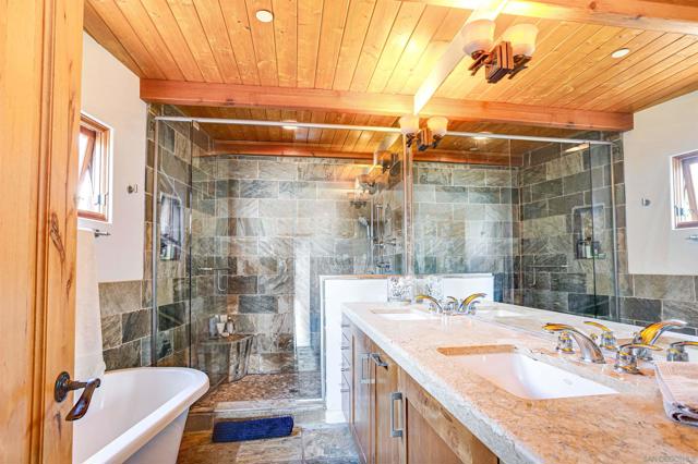 1464 Summit Ave, Cardiff by the Sea CA: https://media.crmls.org/mediaz/8285f771-f51b-4e11-93f4-afca7b51edcd.jpg