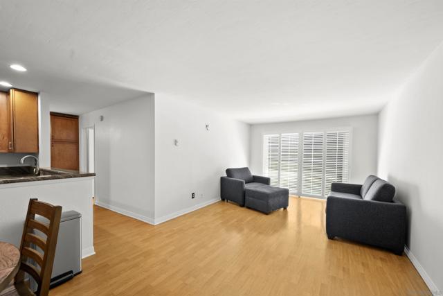 4651 Pico St, San Diego CA: https://media.crmls.org/mediaz/828632b3-cad3-49b3-a6e4-539beffda293.jpg