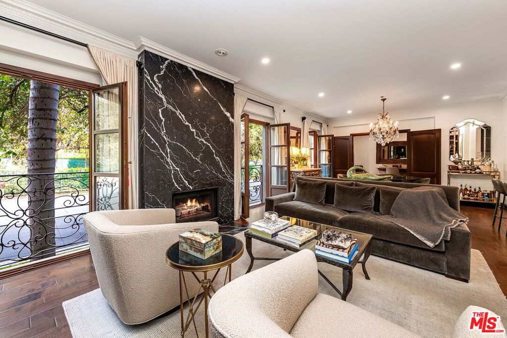 425 N Maple Drive 204, Beverly Hills, CA 90210