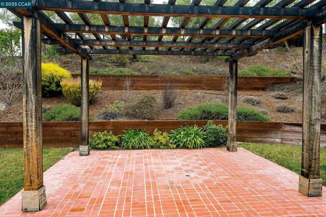 260 Saint Christopher Dr, Danville CA: https://media.crmls.org/mediaz/8286d019-dc2f-4e9c-bc43-26fe553e10b0.jpg