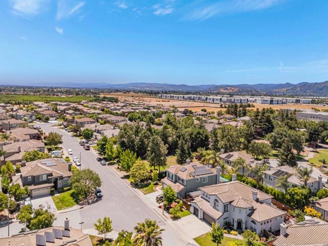 18400 Capistrano Way, Morgan Hill CA: https://media.crmls.org/mediaz/82874370-71f4-4ee6-8fa4-71c4e3fdd323.jpg
