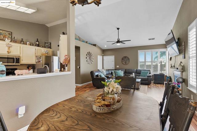 1126 Deerpark Rd, Oakley CA: https://media.crmls.org/mediaz/828753fb-f2d7-464c-9d0b-cce782f75b4b.jpg