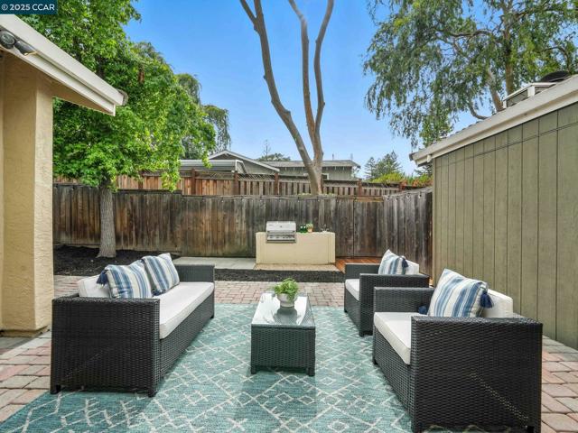 218 Jewel Ter, Danville CA: https://media.crmls.org/mediaz/8287bbf6-2e6b-48f3-bea5-2d13893e6570.jpg