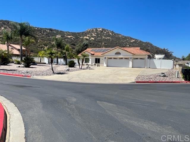 346 Hunter Court, Alpine CA: https://media.crmls.org/mediaz/82886066-b87d-4681-b212-ebcdf27e0c3c.jpg