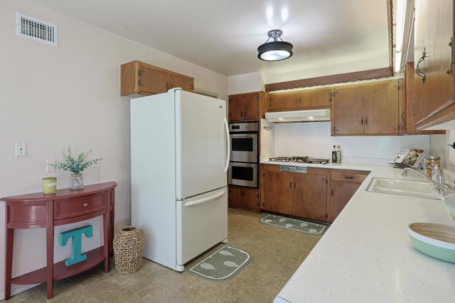 Detail Gallery Image 17 of 68 For 6045 Broadmoor Dr, La Mesa,  CA 91942 - 3 Beds | 1/1 Baths