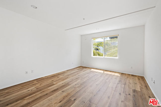 13200 Pacific, 322 photo 6