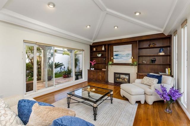 4400 Chaumont Road, Woodland Hills CA: https://media.crmls.org/mediaz/828909f0-919a-404e-a6b9-b159e23e1ccf.jpg