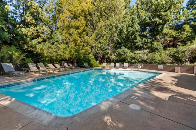 522 Thain Way, Palo Alto CA: https://media.crmls.org/mediaz/82891608-3b7f-4299-94a6-985aa90b236a.jpg