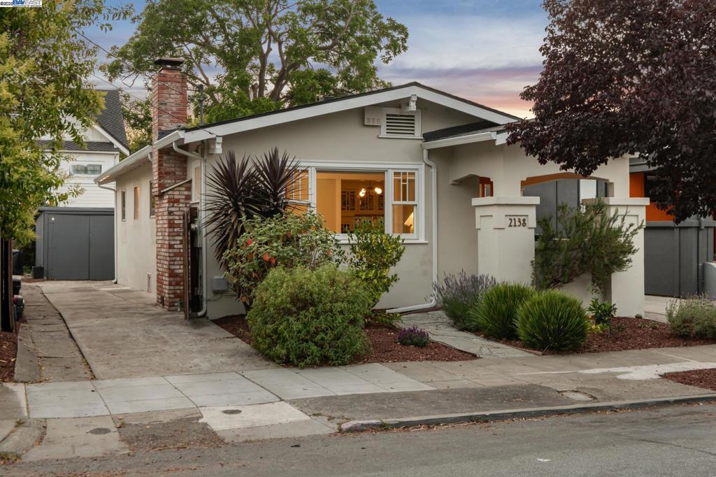 2138 Byron