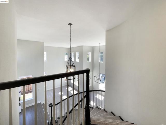 5214 Pavilion Ct, Fairfield CA: https://media.crmls.org/mediaz/82899083-4b2b-461c-a9bd-604e15cf547e.jpg